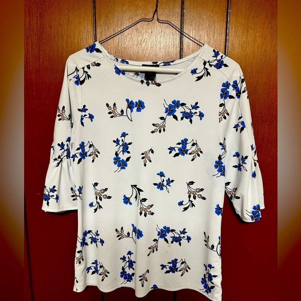 Ann Taylor Factory Size S Women’s Blouse white color Blue print trendy sleeves